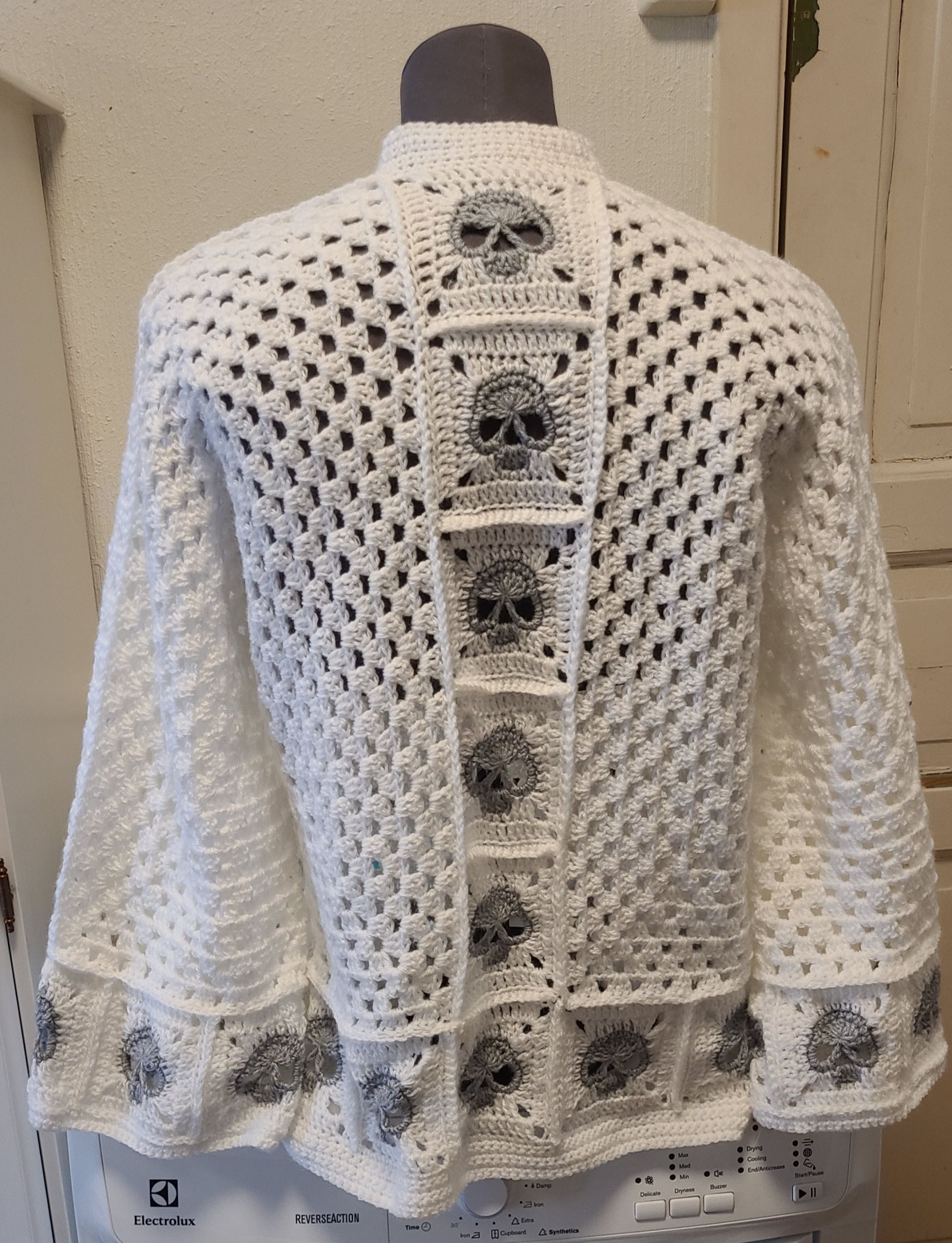 Heklet Hexagon-jakke med hodeskalleruter