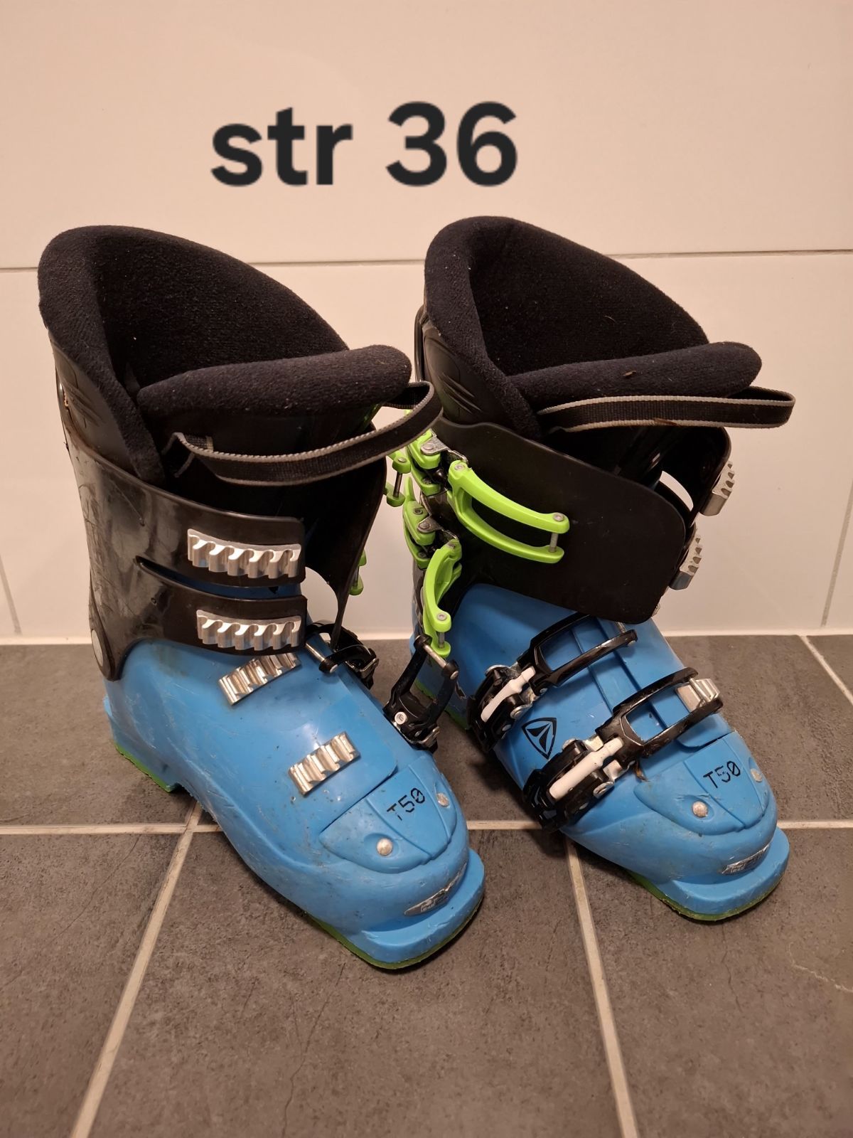 Snowboards og sko gies bort