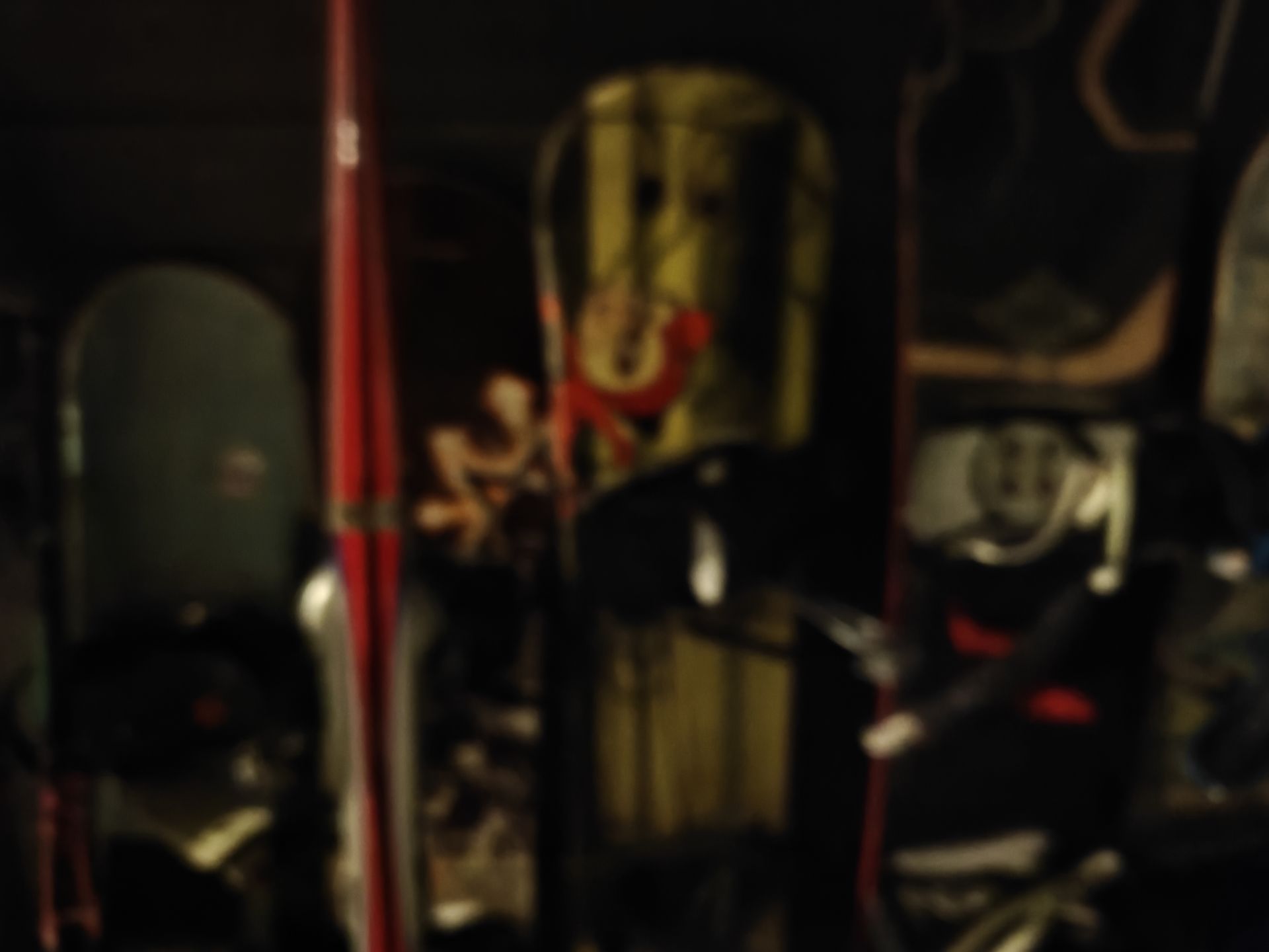 Snowboards og sko gies bort