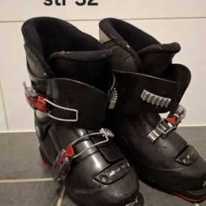 Snowboards og sko gies bort