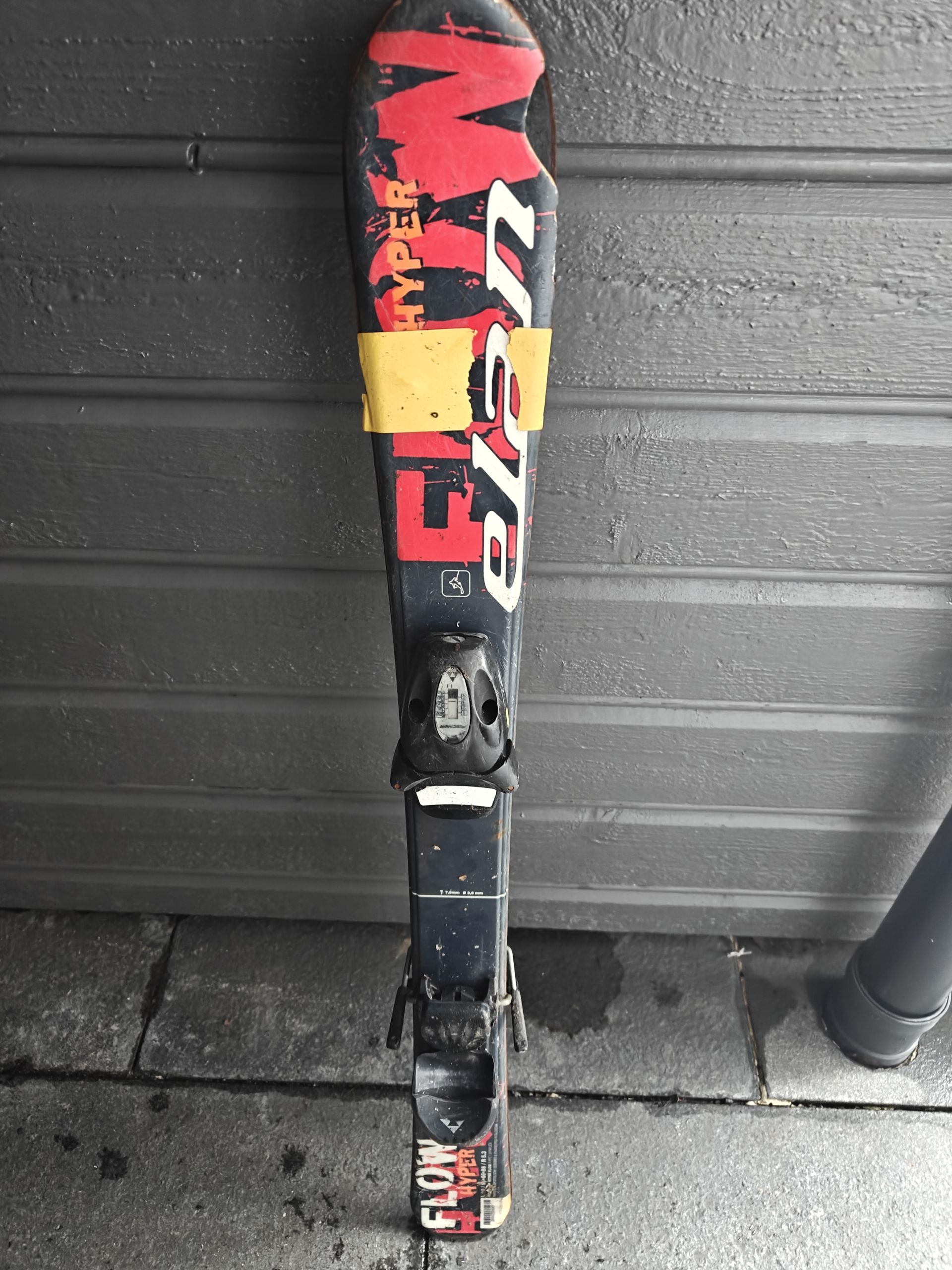 Snowboards og sko gies bort