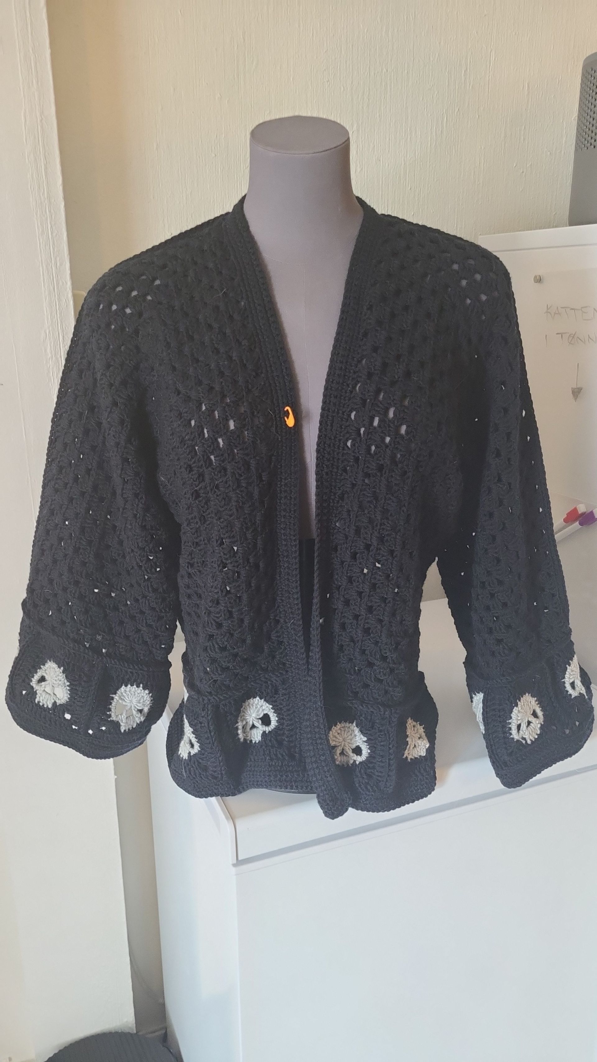 Heklet Hexagon-jakke med hodeskalleruter